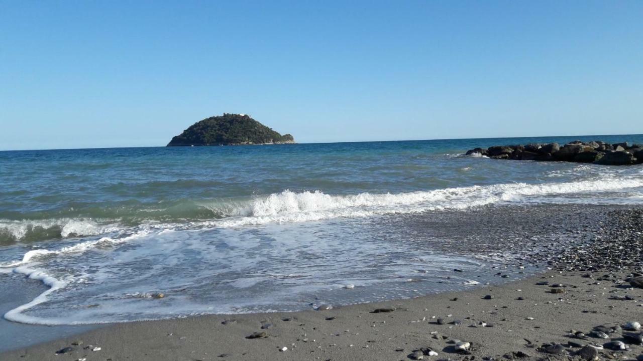 Appartamento Vista Mare Альбенга Экстерьер фото