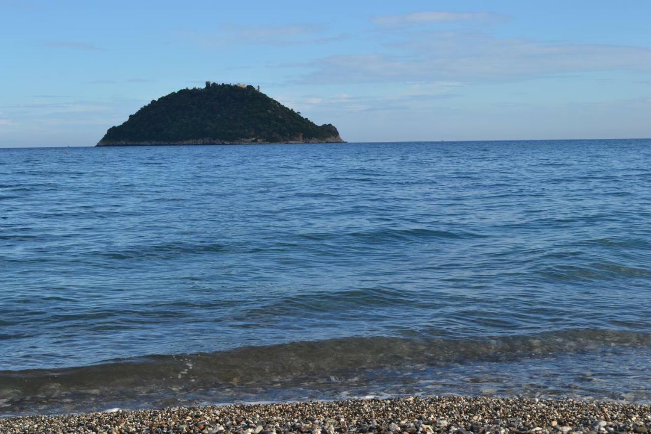 Appartamento Vista Mare Альбенга Экстерьер фото