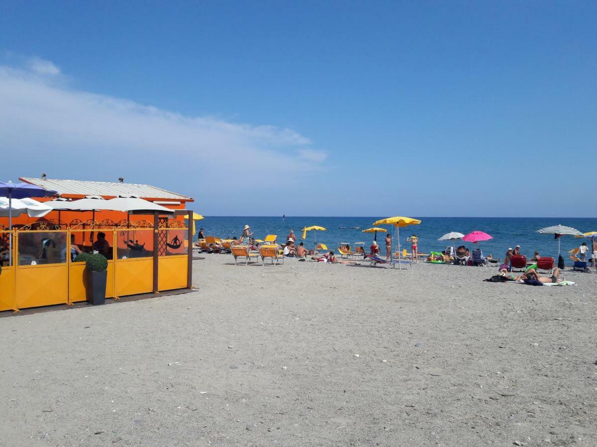Appartamento Vista Mare Альбенга Экстерьер фото